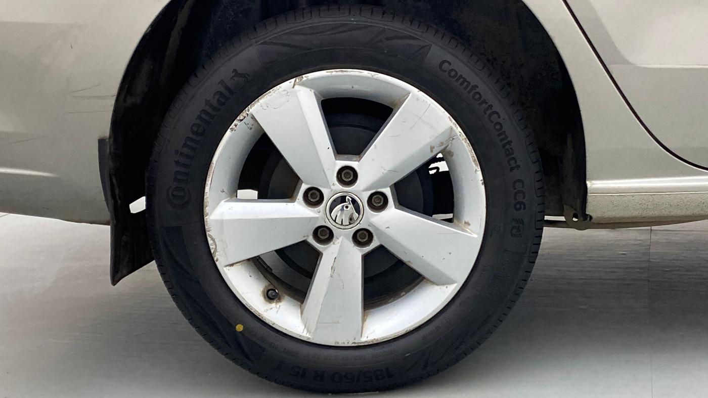 2015 Skoda Rapid 1.5 TDI AT STYLE PLUS, Diesel, Automatic, 59,133 km, Right Rear Wheel