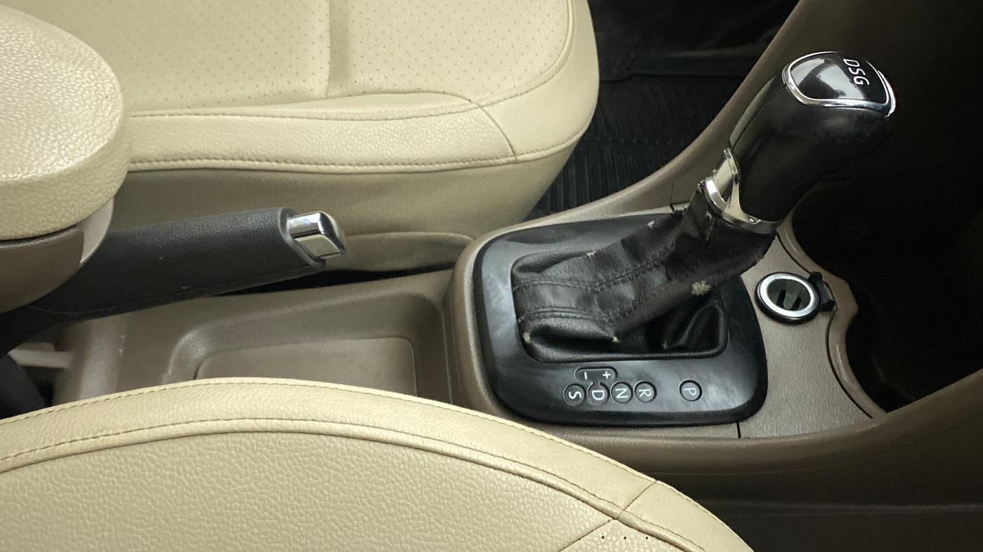 2015 Skoda Rapid 1.5 TDI AT STYLE PLUS, Diesel, Automatic, 59,133 km, Gear Lever