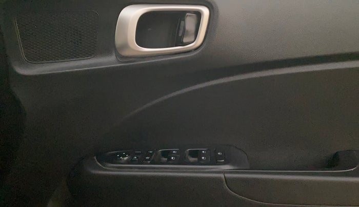 2021 Hyundai VENUE S+ 1.2, Petrol, Manual, 24,191 km, Driver Side Door Panels Control