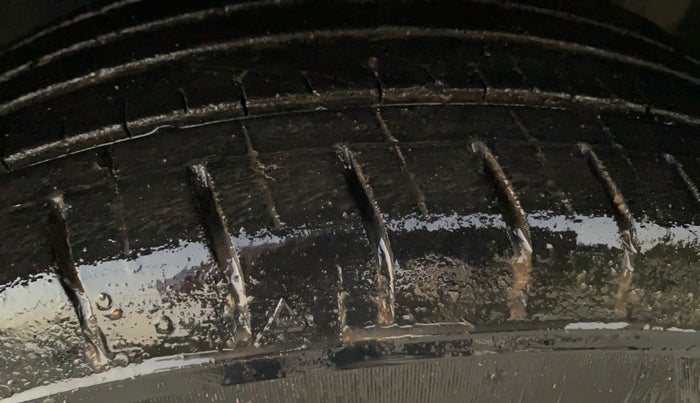 2021 Hyundai VENUE S+ 1.2, Petrol, Manual, 24,191 km, Left Front Tyre Tread