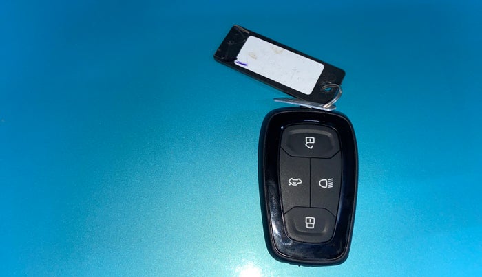 2024 Tata NEXON CREATIVE+ DCA 1.2 PETROL, Petrol, Automatic, 18,392 km, Key Close Up