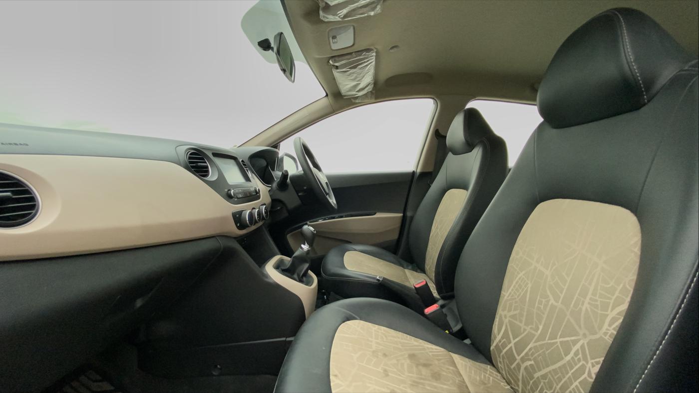 2018 Hyundai Grand i10 SPORTZ 1.2 KAPPA VTVT, CNG, Manual, 19,230 km, Right Side Front Door Cabin