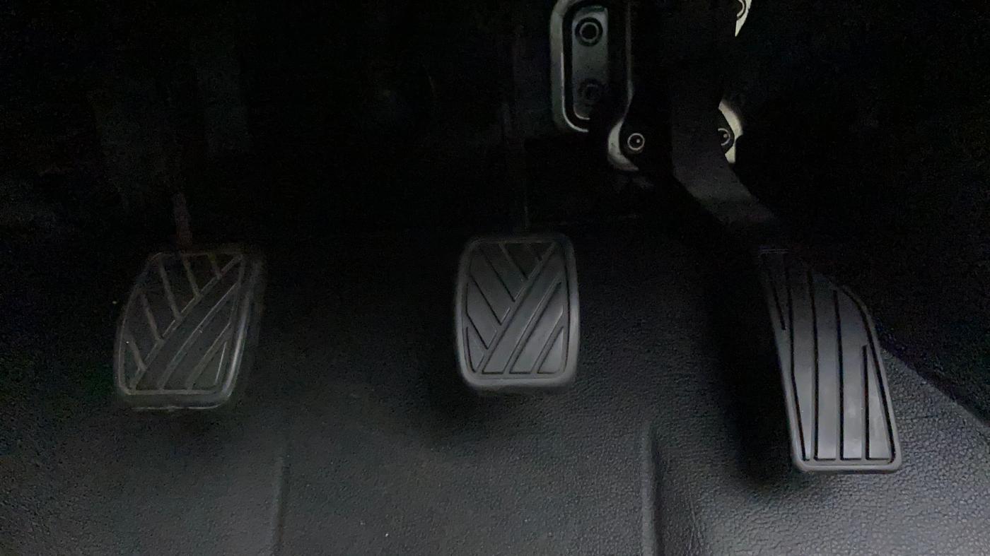 2015 Maruti Swift VXI, Petrol, Manual, 86,955 km, Pedals