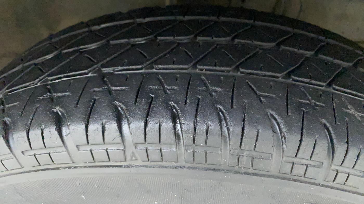 2015 Maruti Swift VXI, Petrol, Manual, 86,955 km, Right Front Tyre Tread