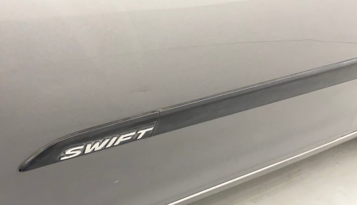 2015 Maruti Swift VXI, Petrol, Manual, 86,955 km, Front passenger door - Slightly dented