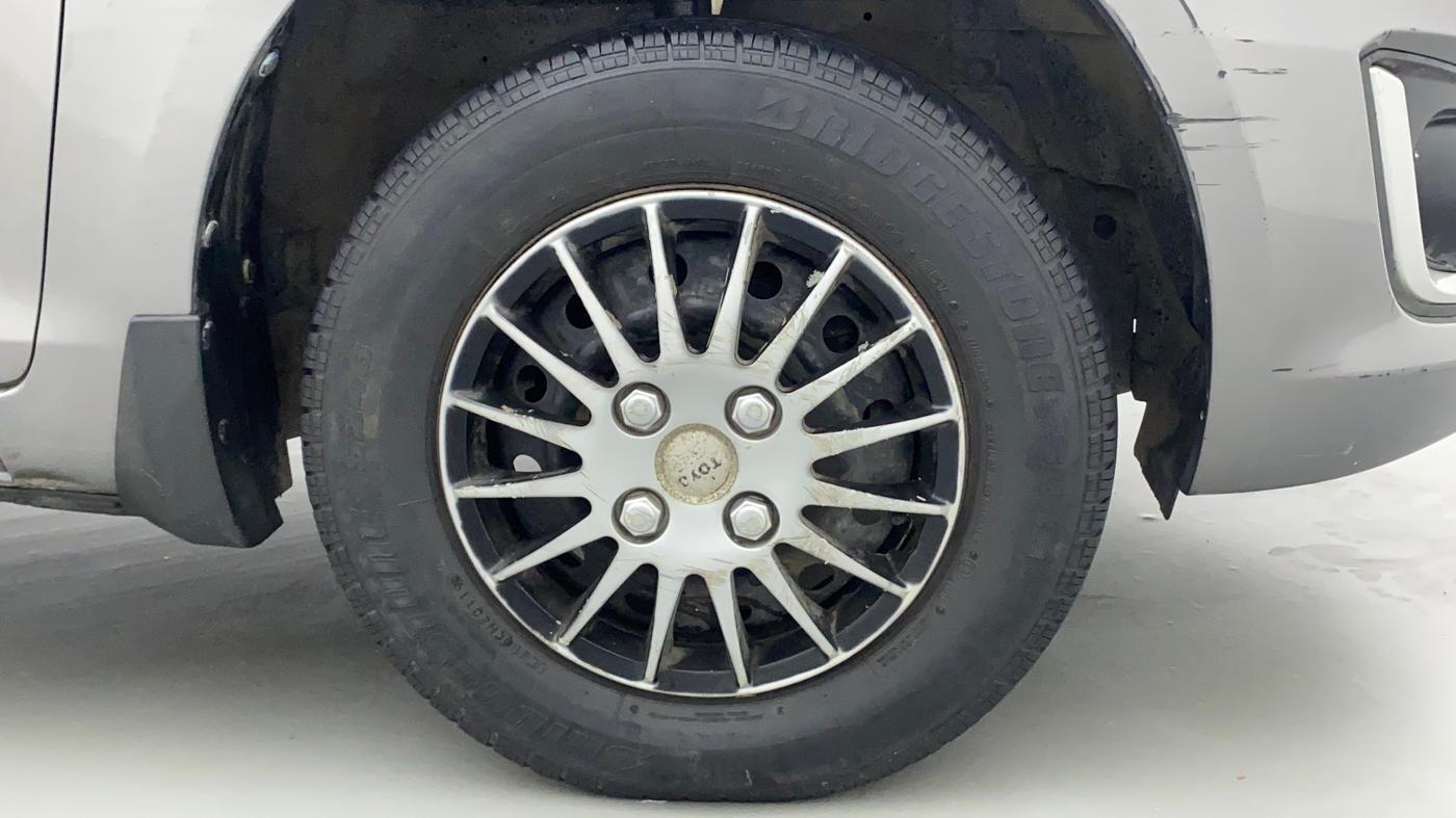 2015 Maruti Swift VXI, Petrol, Manual, 86,955 km, Right Front Wheel