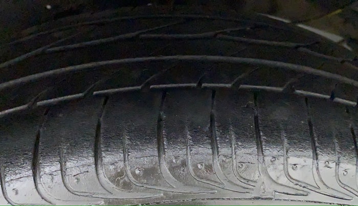 2014 Toyota Corolla Altis J S, Petrol, Manual, 53,613 km, Left Front Tyre Tread