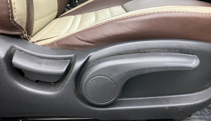 2017 Hyundai Elite i20 SPORTZ 1.2, Petrol, Manual, 51,047 km, Driver Side Adjustment Panel
