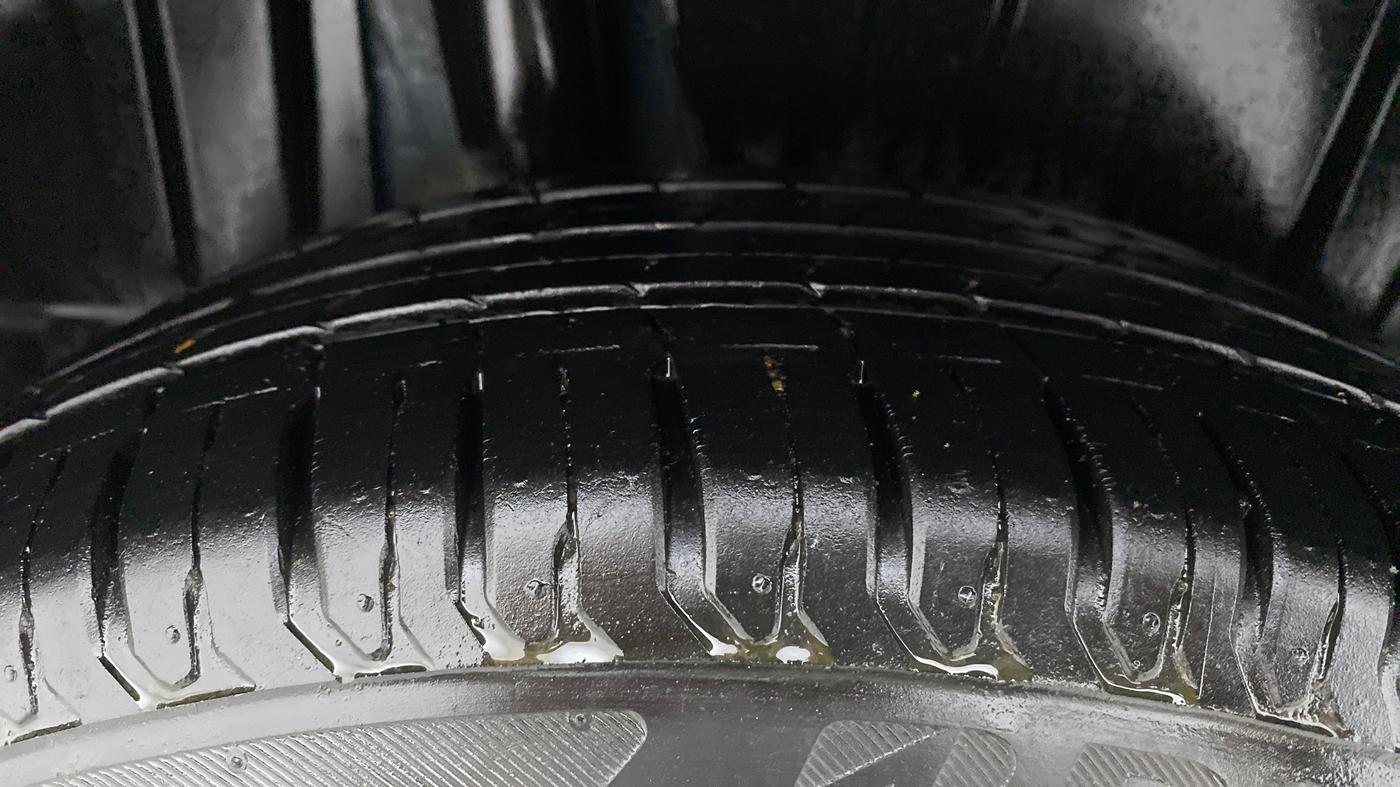 2021 Maruti XL6 ALPHA AT, Petrol, Automatic, 26,020 km, Right Rear Tyre Tread