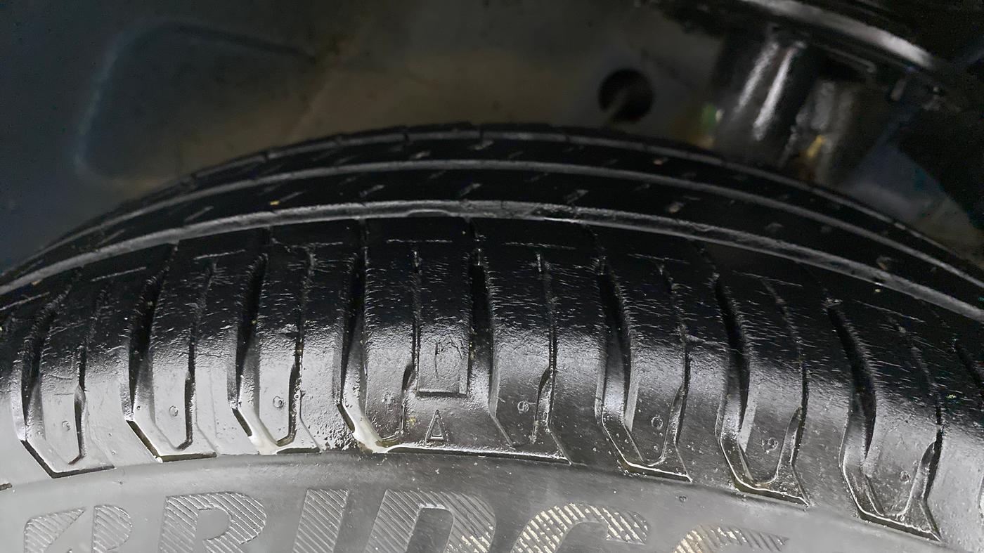 2021 Maruti XL6 ALPHA AT, Petrol, Automatic, 26,020 km, Right Front Tyre Tread
