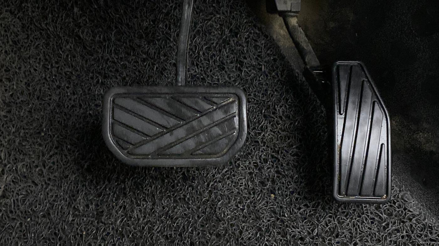 2021 Maruti XL6 ALPHA AT, Petrol, Automatic, 26,020 km, Pedals
