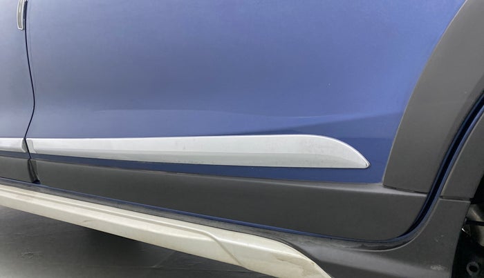 2021 Maruti XL6 ALPHA AT, Petrol, Automatic, 26,020 km, Rear left door - Minor scratches