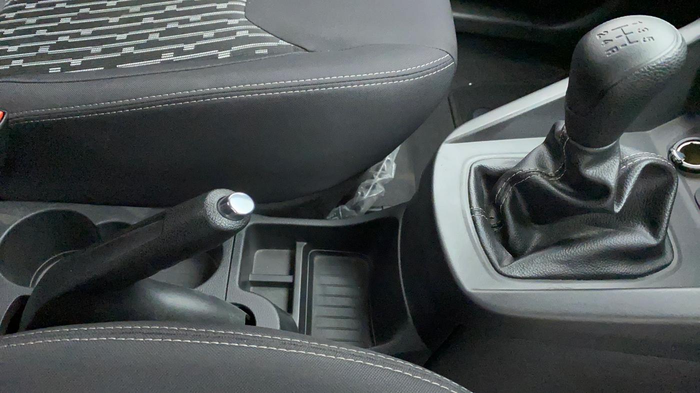 2020 Ford New Figo 1.2 TITANIUM, Petrol, Manual, 2,275 km, Gear Lever