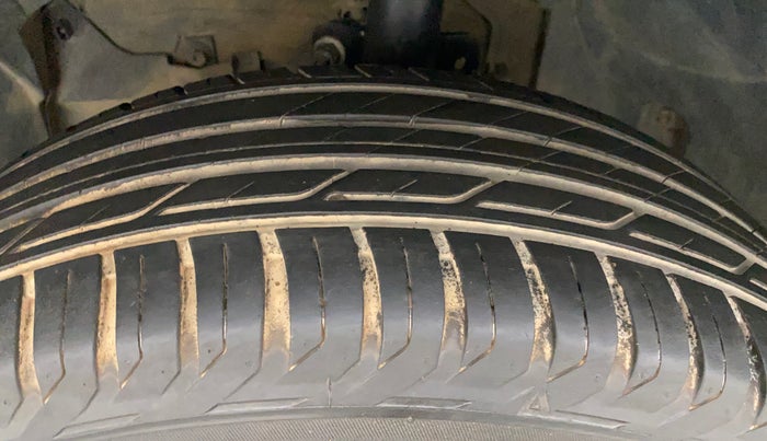 2014 Renault Duster 85 PS RXL DIESEL, Diesel, Manual, 63,632 km, Left Front Tyre Tread