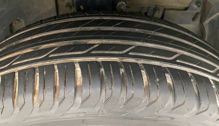 2014 Renault Duster 85 PS RXL DIESEL, Diesel, Manual, 63,632 km, Right Front Tyre Tread