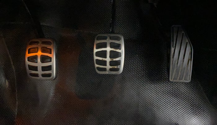 2017 Maruti Baleno ALPHA PETROL 1.2, CNG, Manual, 83,624 km, Pedals