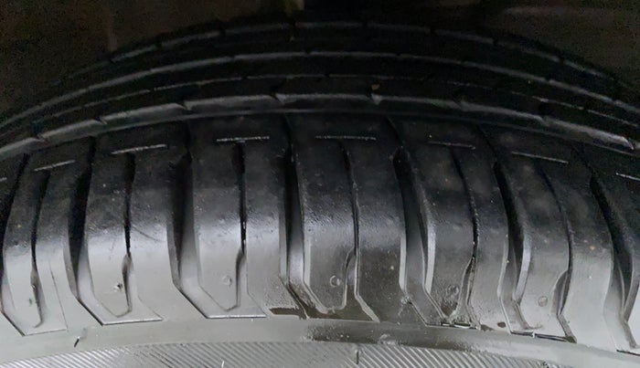 2020 Maruti XL6 ZETA AT SHVS, Petrol, Automatic, 8,072 km, Right Front Tyre Tread