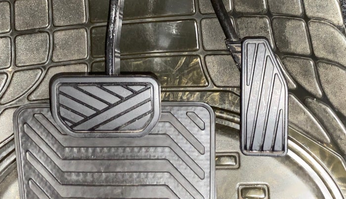 2020 Maruti XL6 ZETA AT SHVS, Petrol, Automatic, 8,072 km, Pedals