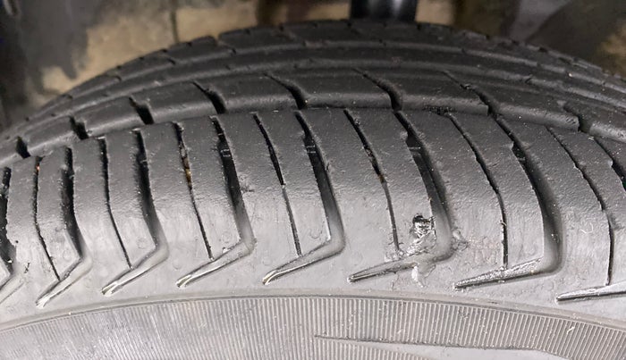 2015 Renault Kwid RXT Opt, Petrol, Manual, 59,571 km, Left Front Tyre Tread