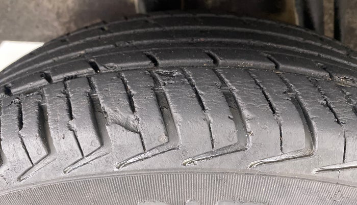 2015 Renault Kwid RXT Opt, Petrol, Manual, 59,571 km, Right Rear Tyre Tread