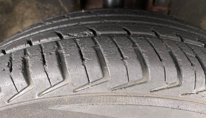 2015 Renault Kwid RXT Opt, Petrol, Manual, 59,571 km, Right Front Tyre Tread