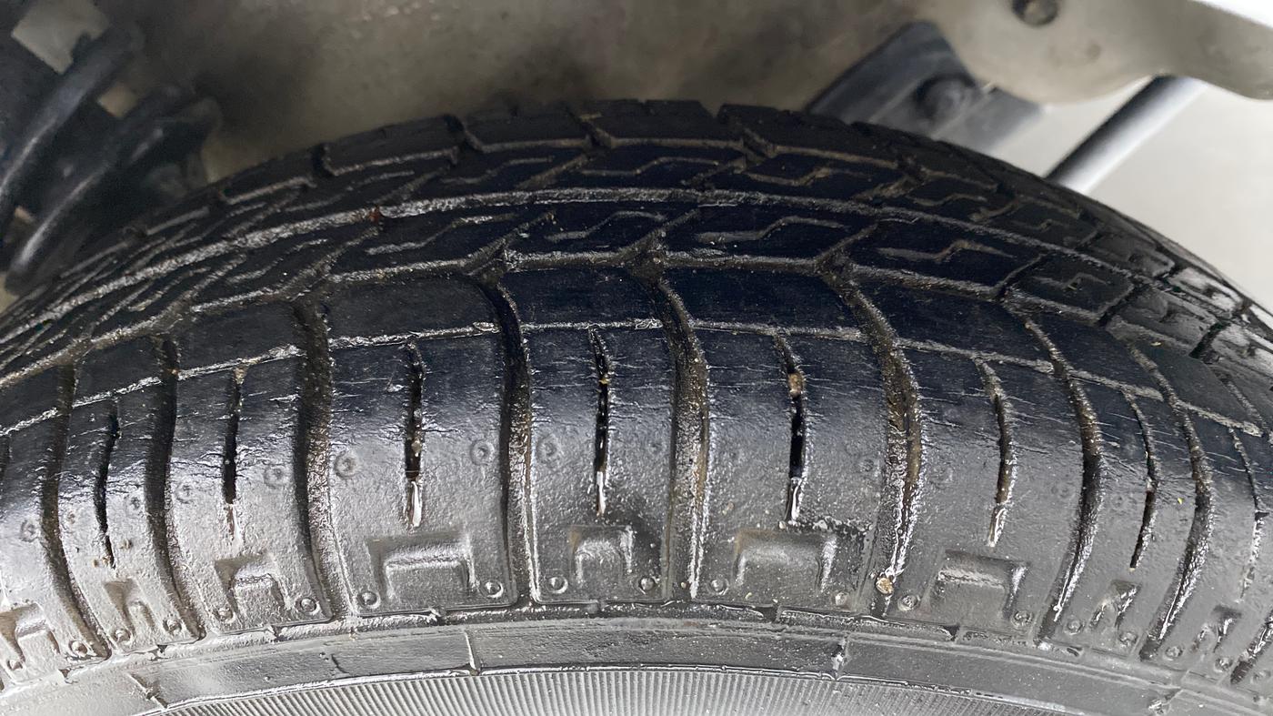 2015 Maruti Alto 800 LXI, Petrol, Manual, 25,060 km, Right Front Tyre Tread