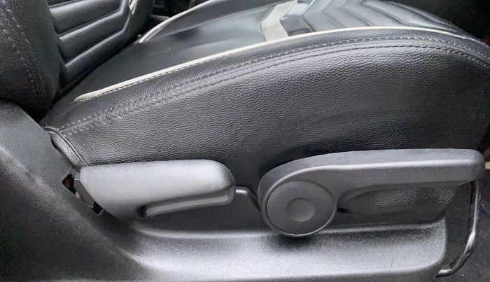 2019 Maruti Vitara Brezza ZDI+ DUAL TONE AMT, Diesel, Automatic, 48,487 km, Driver Side Adjustment Panel