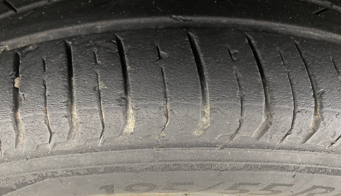 2023 Hyundai NEW I20 SPORTZ 1.2 IVT, Petrol, Automatic, 28,281 km, Left Front Tyre Tread