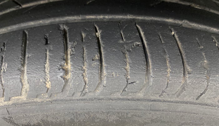 2023 Hyundai NEW I20 SPORTZ 1.2 IVT, Petrol, Automatic, 28,281 km, Right Front Tyre Tread