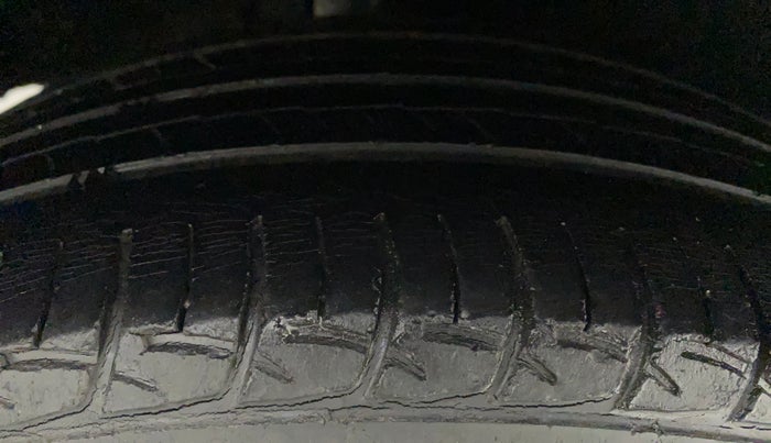 2015 Maruti Baleno DELTA PETROL 1.2, Petrol, Manual, 69,216 km, Right Rear Tyre Tread
