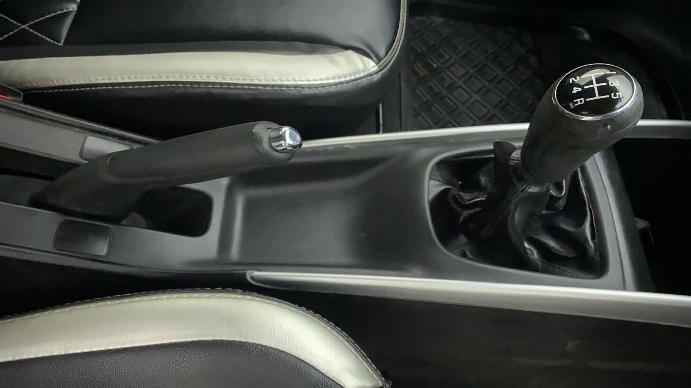 2015 Maruti Baleno DELTA PETROL 1.2, CNG, Manual, 69,216 km, Gear Lever