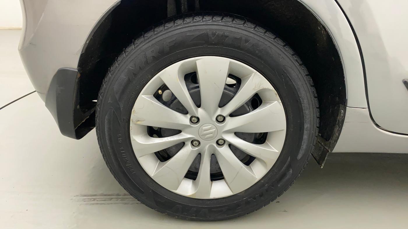2015 Maruti Baleno DELTA PETROL 1.2, CNG, Manual, 69,216 km, Right Rear Wheel