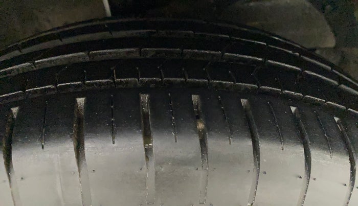2015 Maruti Baleno DELTA PETROL 1.2, Petrol, Manual, 69,216 km, Right Front Tyre Tread