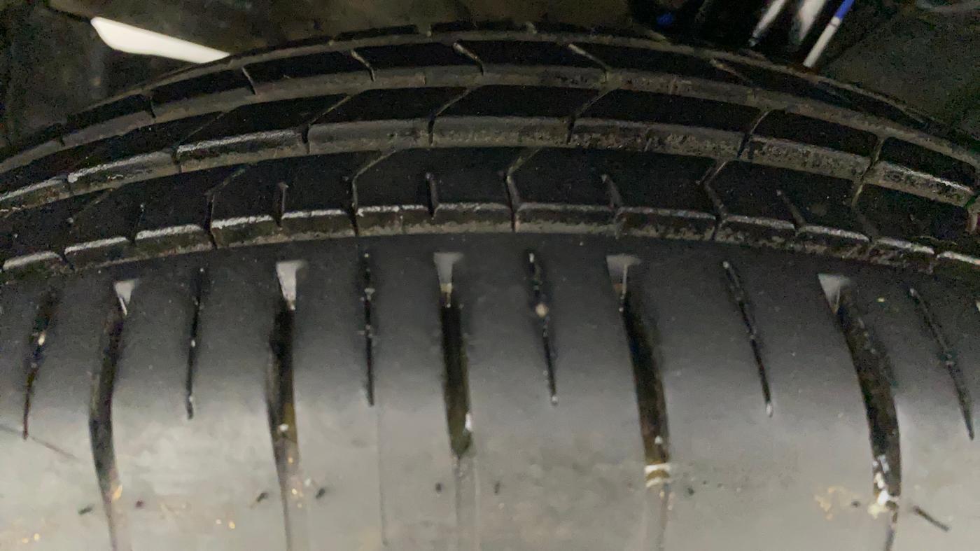 2015 Maruti Baleno DELTA PETROL 1.2, CNG, Manual, 69,216 km, Left Front Tyre Tread