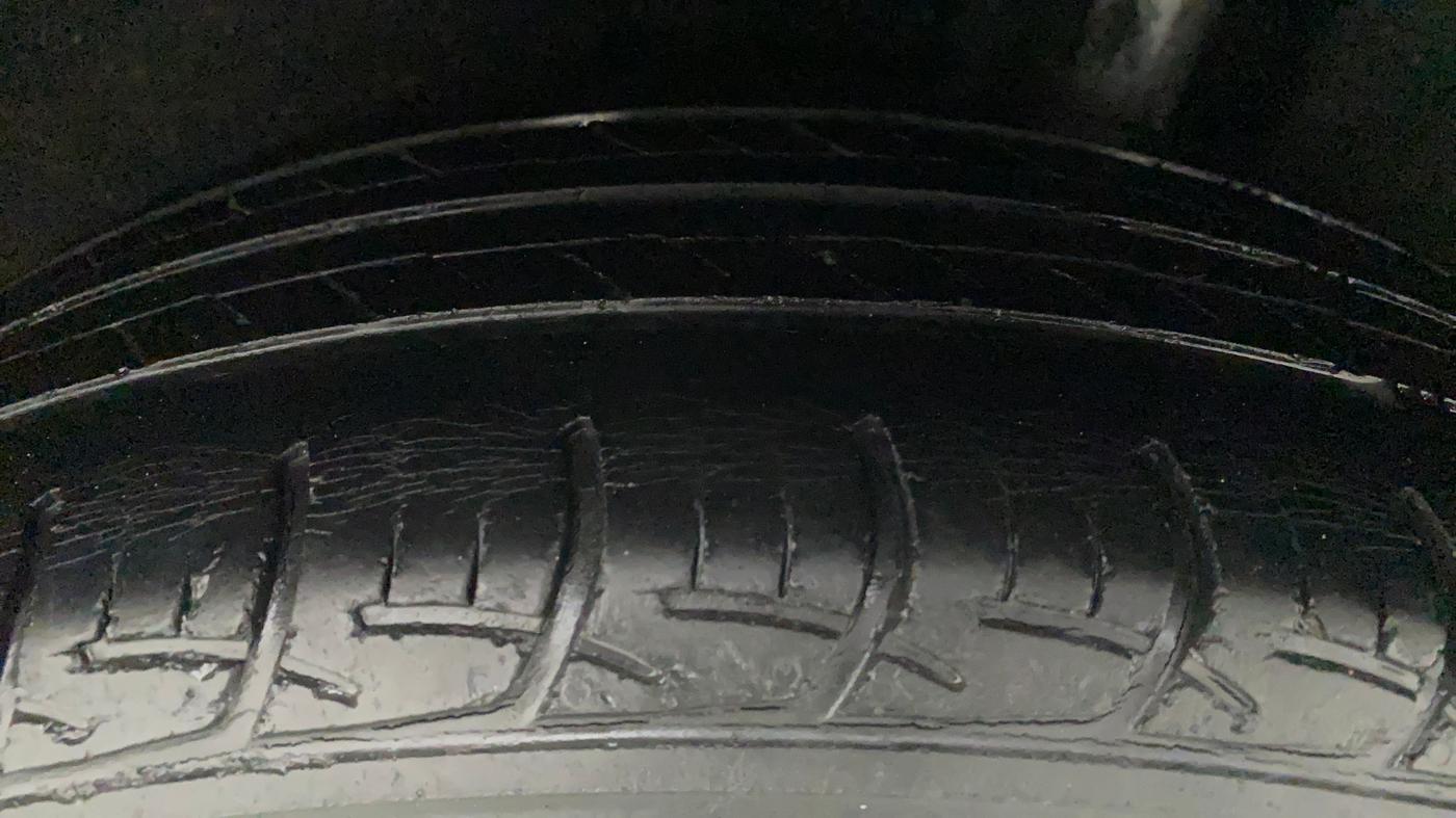2015 Maruti Baleno DELTA PETROL 1.2, CNG, Manual, 69,216 km, Left Rear Tyre Tread
