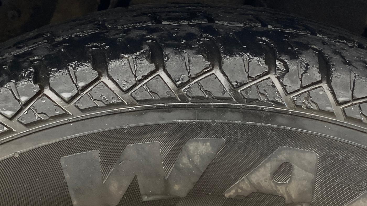 2016 Mahindra TUV300 T8, Diesel, Manual, 92,525 km, Right Front Tyre Tread
