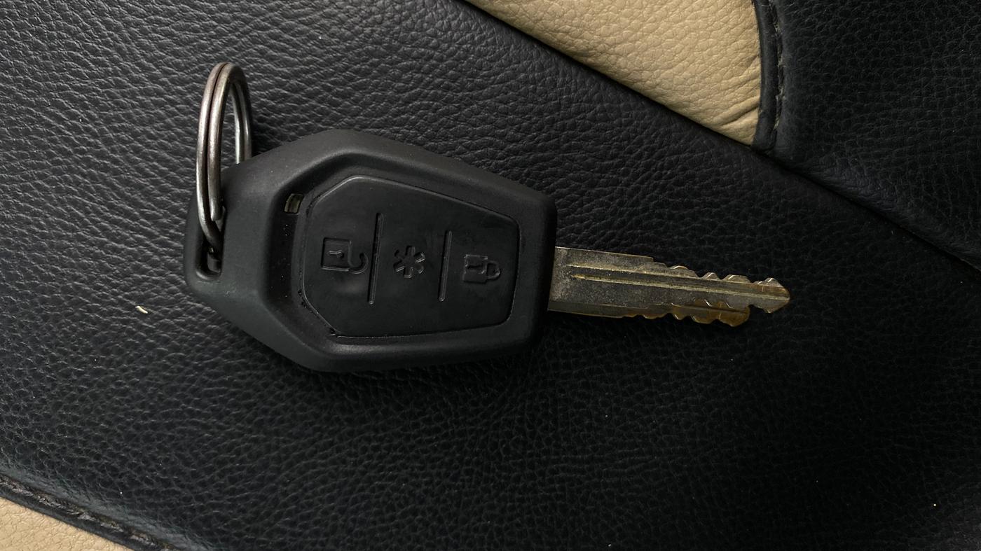 2016 Mahindra TUV300 T8, Diesel, Manual, 92,525 km, Key Close Up