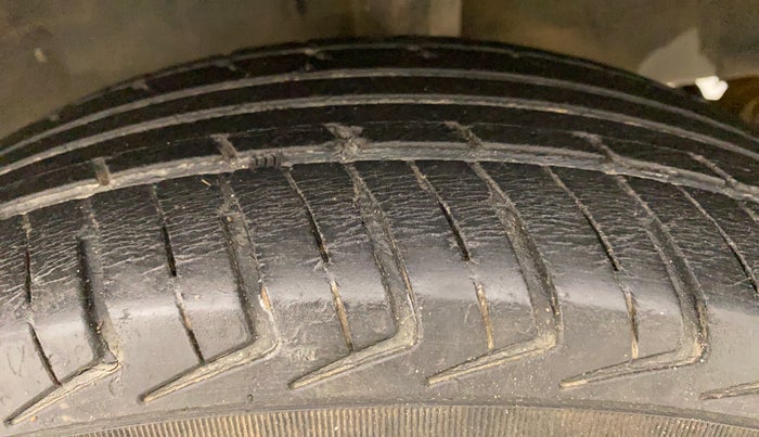 2017 Renault Kwid RXT 1.0, Petrol, Manual, 56,982 km, Left Rear Tyre Tread