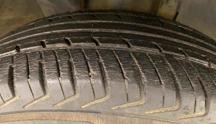 2017 Renault Kwid RXT 1.0, Petrol, Manual, 56,982 km, Right Front Tyre Tread