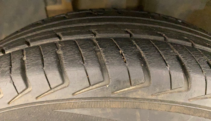 2017 Renault Kwid RXT 1.0, Petrol, Manual, 56,982 km, Left Front Tyre Tread