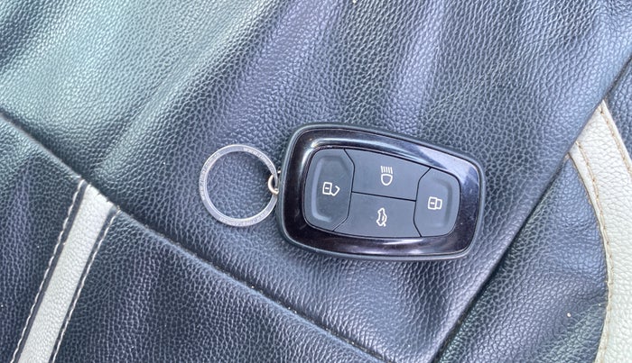 2024 Tata PUNCH ACCOMPLISHED MT CNG, CNG, Manual, 64,239 km, Key Close Up