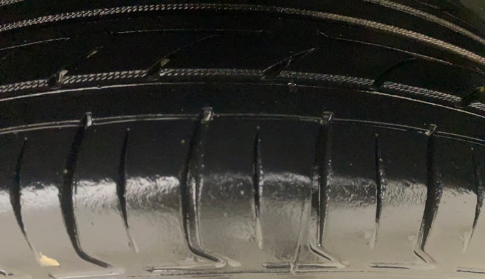 2018 Maruti Dzire VDI AMT, Diesel, Automatic, 1,08,114 km, Left Rear Tyre Tread