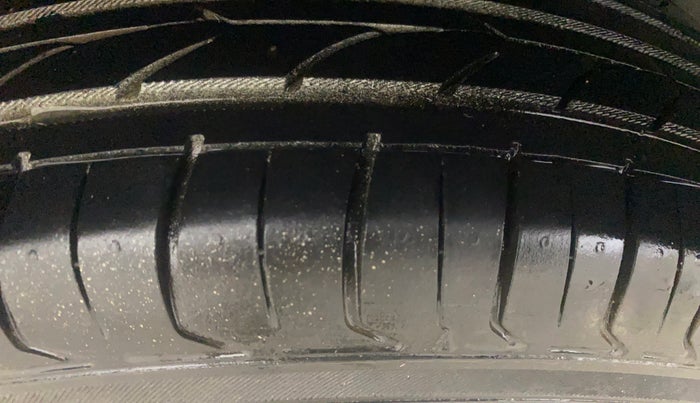 2018 Maruti Dzire VDI AMT, Diesel, Automatic, 1,08,114 km, Right Rear Tyre Tread