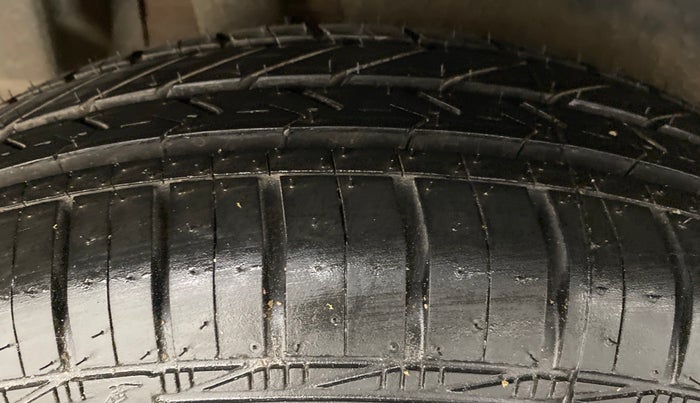 2017 Maruti Dzire VXI, Petrol, Manual, 58,122 km, Right Rear Tyre Tread