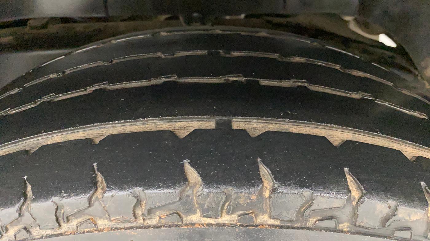 2018 Mahindra TUV300 T10, Diesel, Manual, 54,603 km, Left Rear Tyre Tread