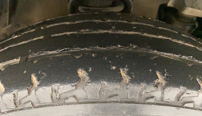 2018 Mahindra TUV300 T10, Diesel, Manual, 54,603 km, Right Front Tyre Tread