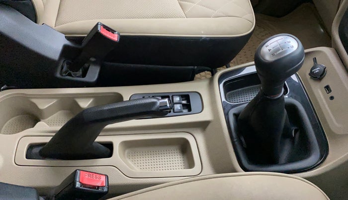 2018 Mahindra TUV300 T10, Diesel, Manual, 54,603 km, Gear Lever