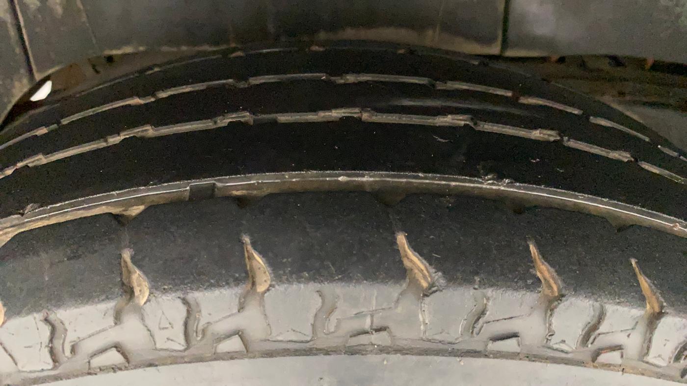 2018 Mahindra TUV300 T10, Diesel, Manual, 54,603 km, Right Rear Tyre Tread