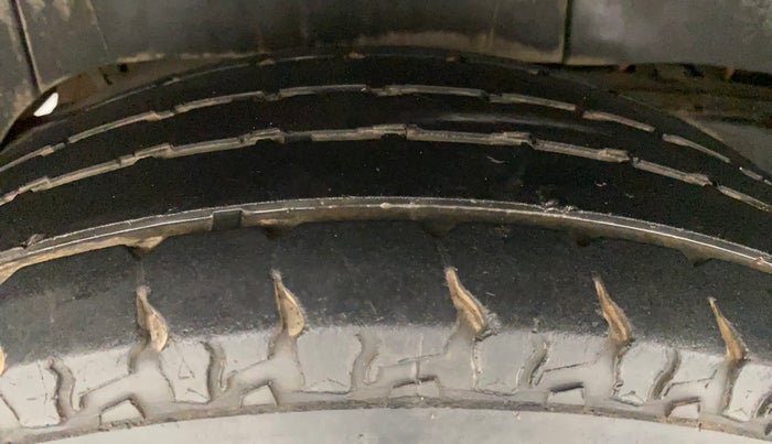 2018 Mahindra TUV300 T10, Diesel, Manual, 54,603 km, Right Rear Tyre Tread