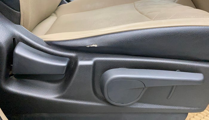 2018 Mahindra TUV300 T10, Diesel, Manual, 54,603 km, Driver Side Adjustment Panel